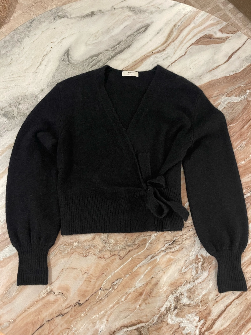 Aritzia Wilfred
SoftSpoke™ Cassidy Wrap Sweater - Picture 4 of 6
